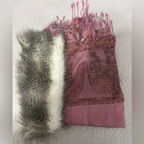 Fur Lined Shawl - Beautiful Pink Elephant pattern - Picture 4 of 4